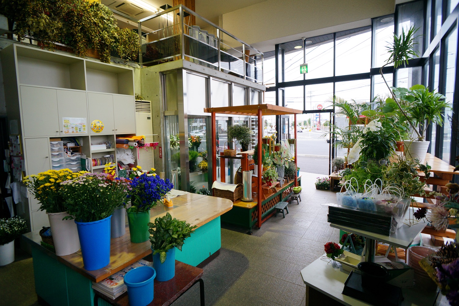 店内2：花の専門店 花しん