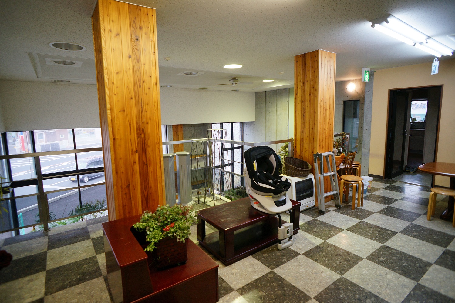 店内3：花の専門店 花しん