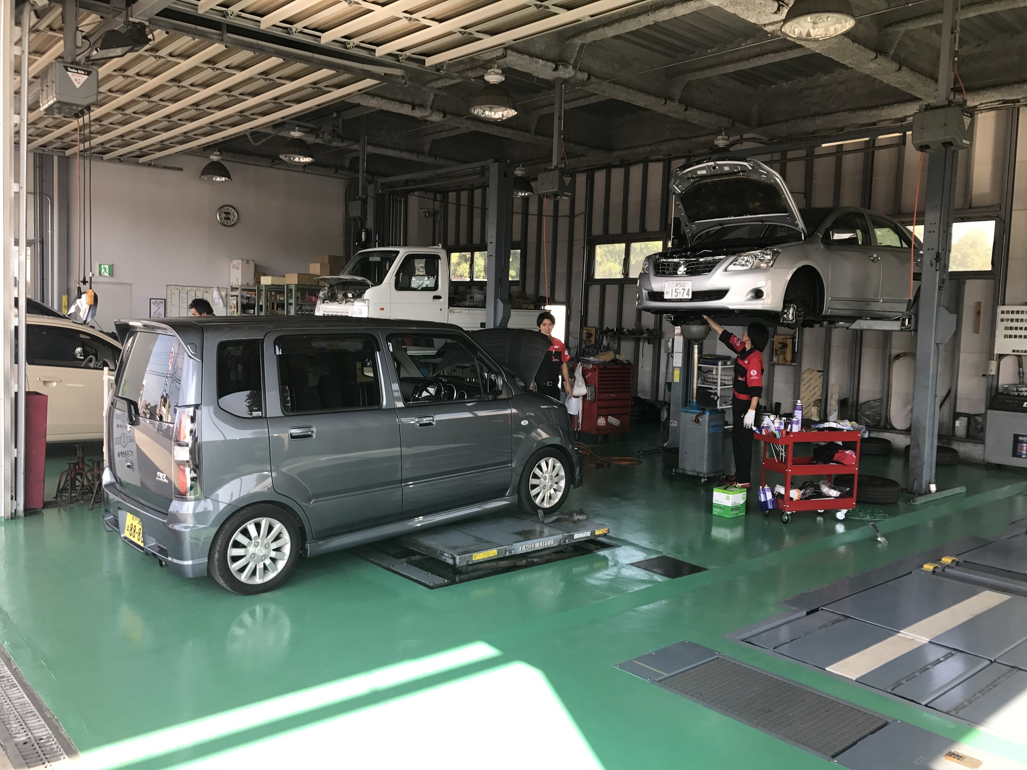 整備工場：磯崎自動車工業株式会社