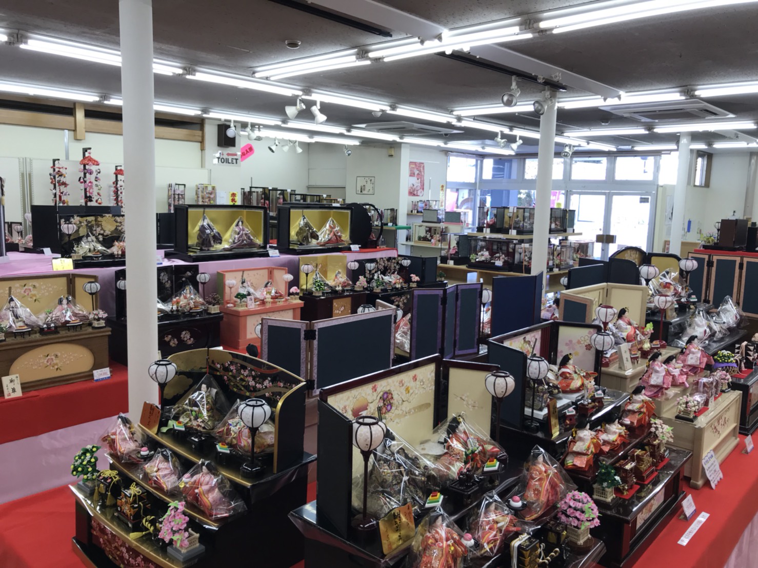 店内3：人形の桜井（有限会社秀玉 桜井人形店）