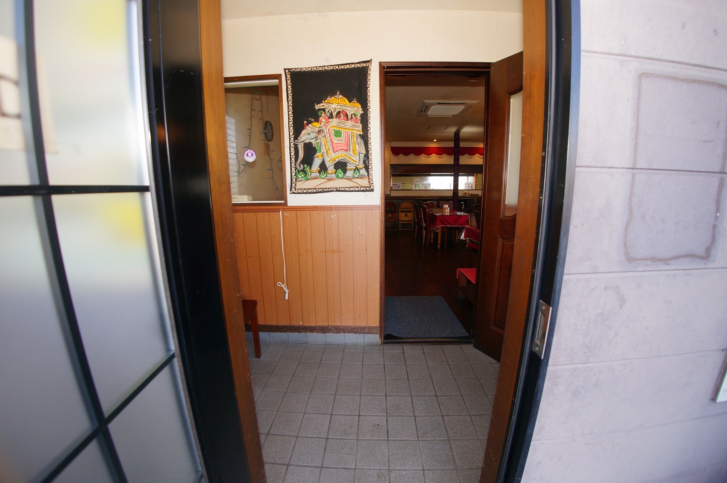 店内1：本場インド料理ブラフマー