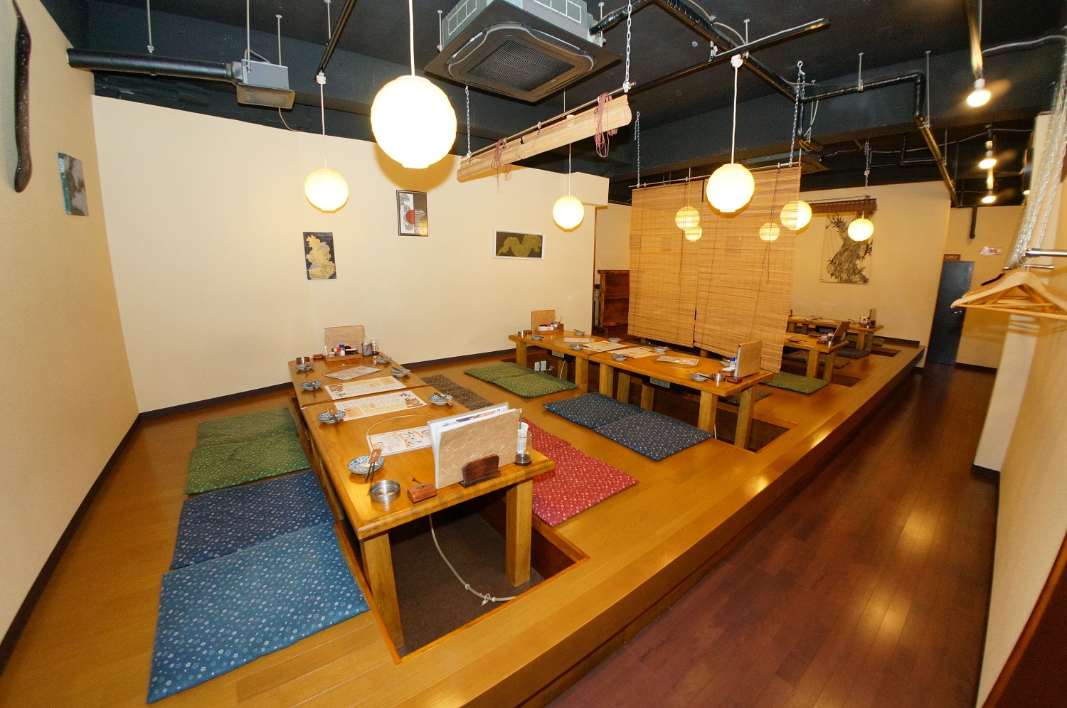 店内3：串焼酒場がってん