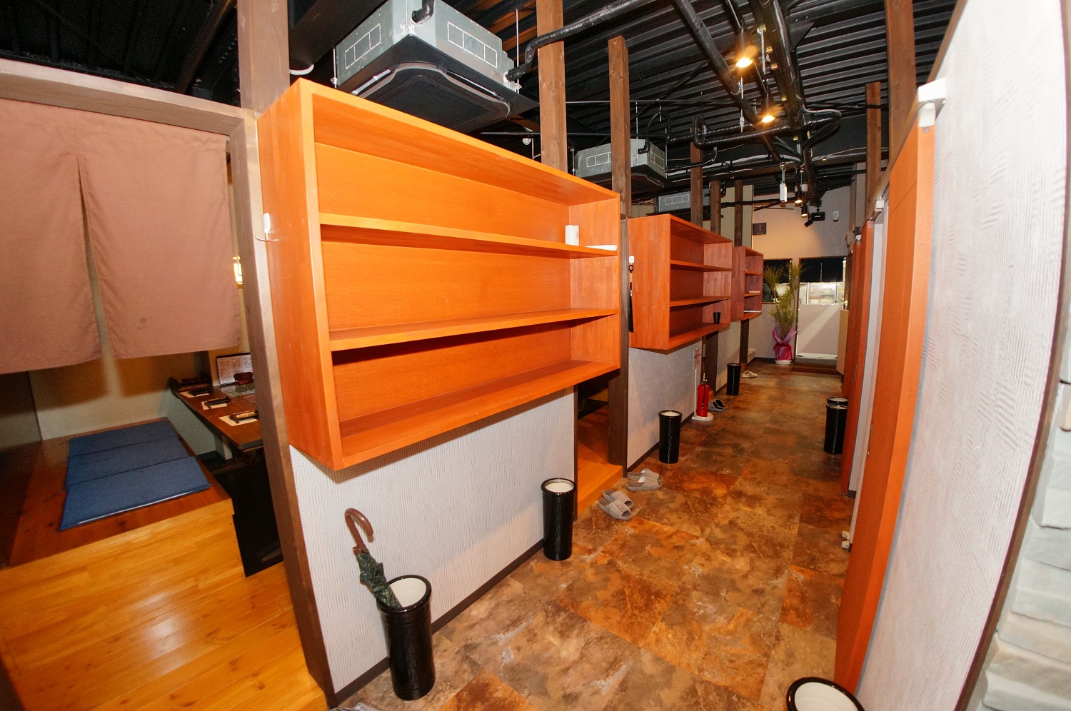 店内2：やきにく楽座