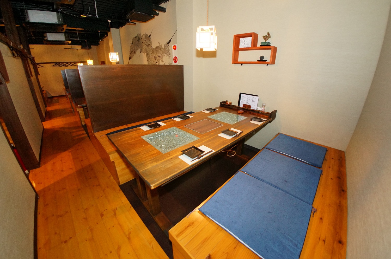 店内6：やきにく楽座