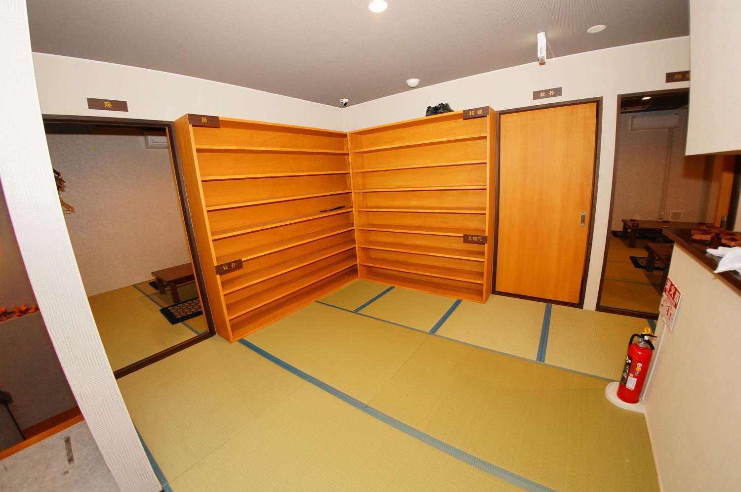 店内8：やきにく楽座