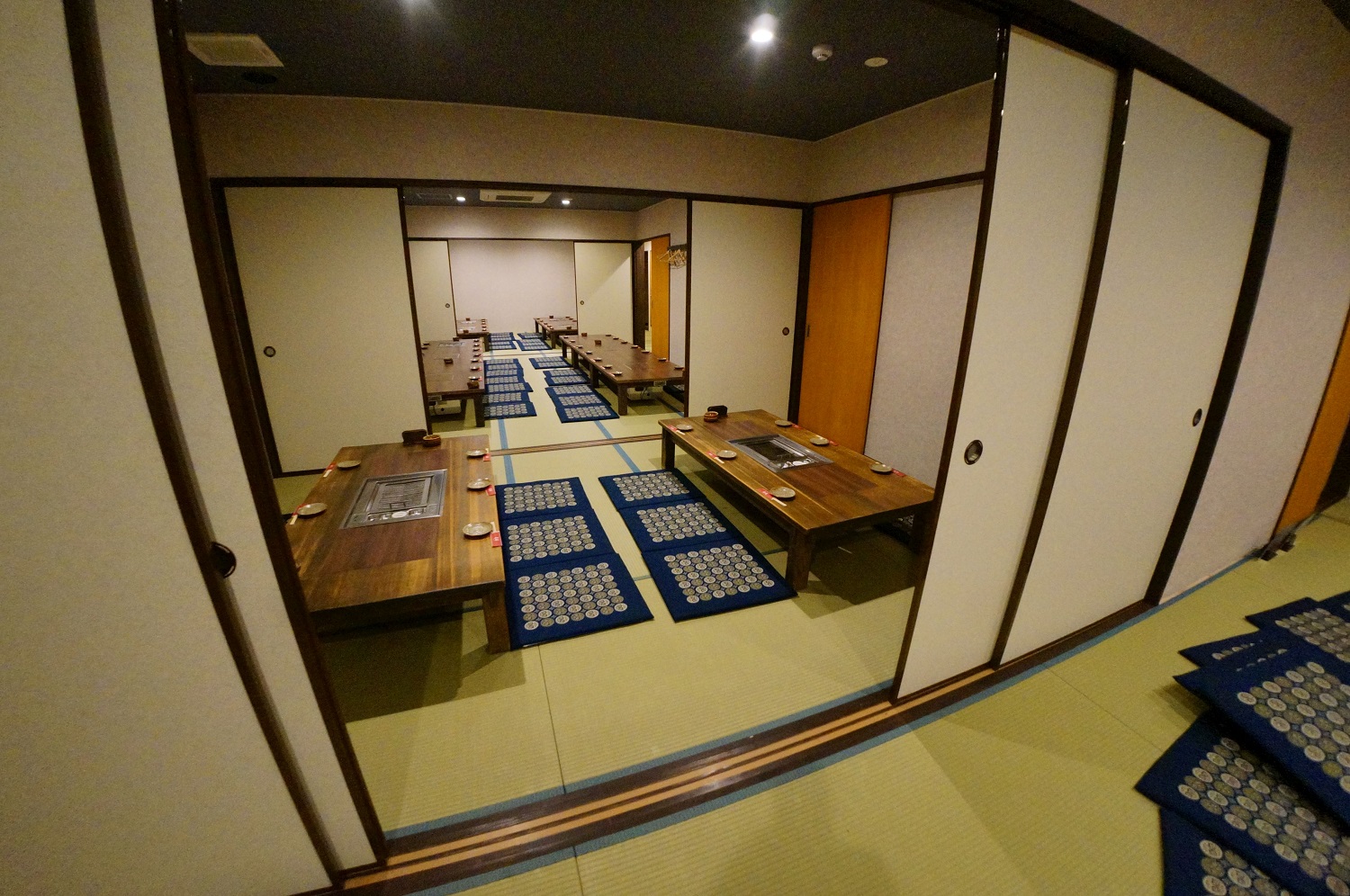 店内9：やきにく楽座