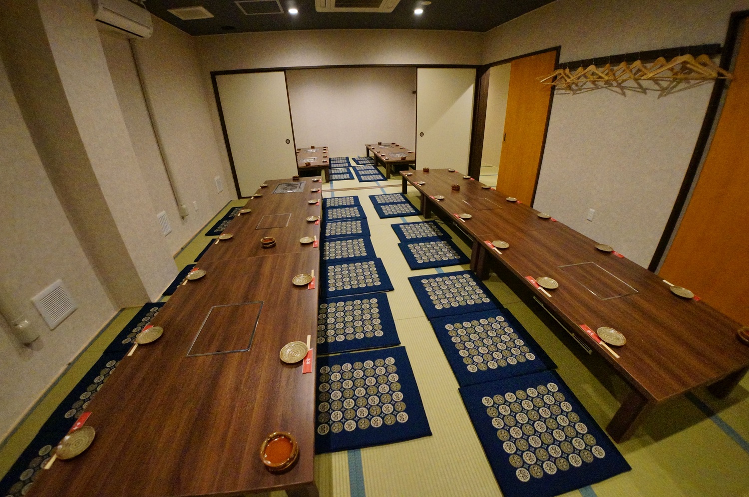 店内10：やきにく楽座