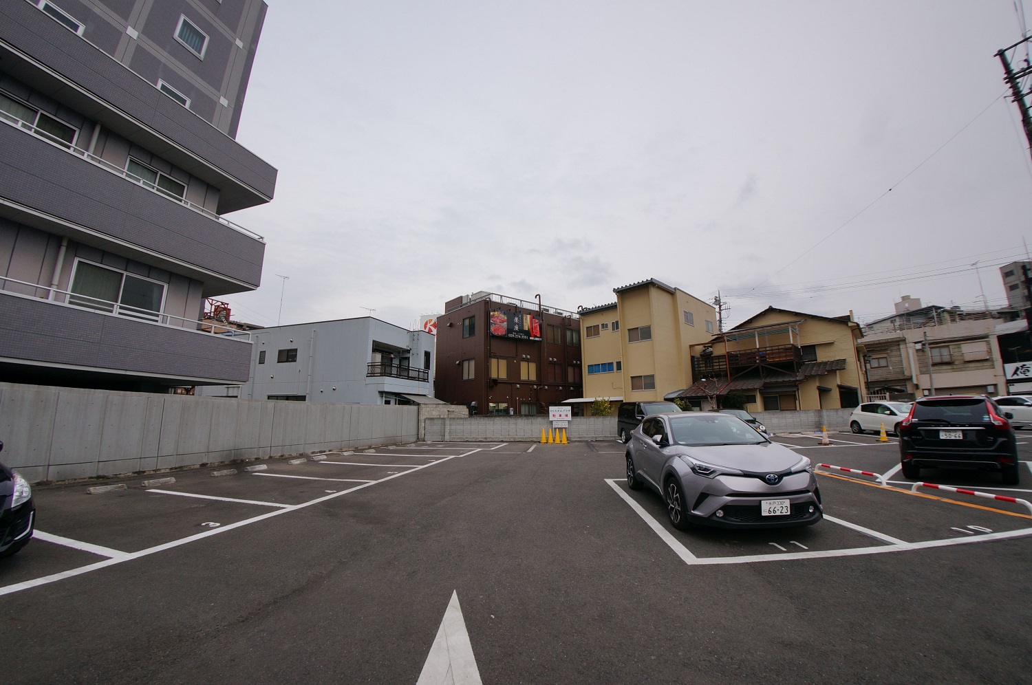 駐車場：やきにく楽座