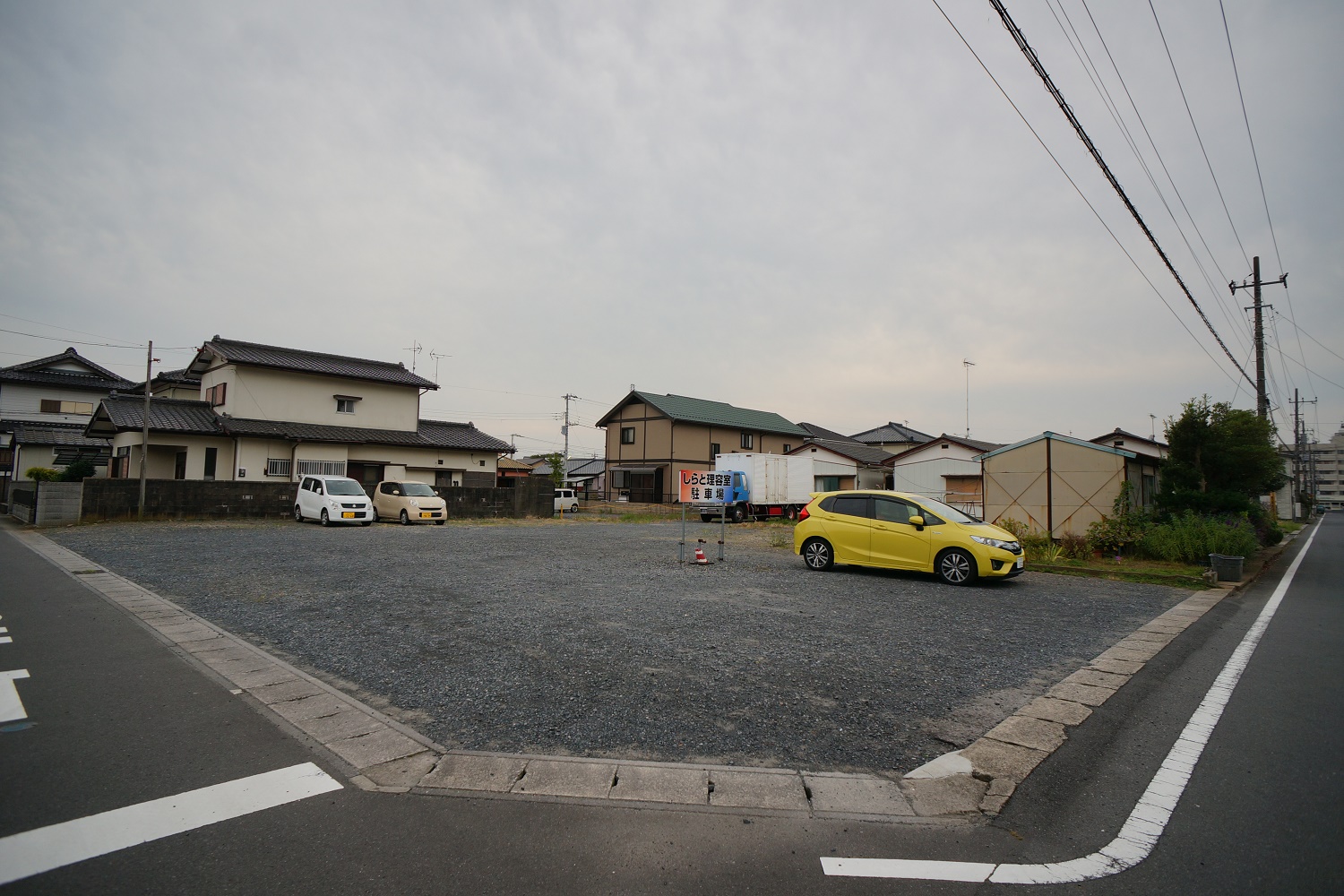 駐車場：しらと理容室